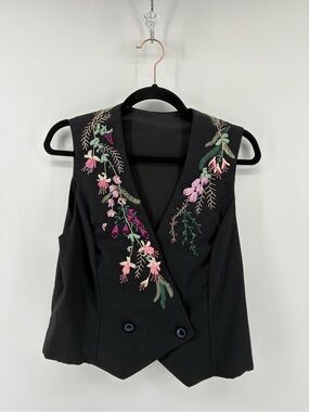 Black Embroidered Floral Vest - Women's Sleeveless Jacket